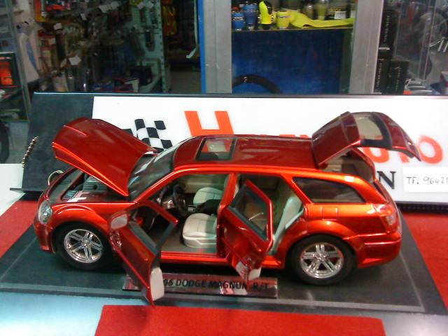 MAQUETA DODGE MAGNUM R/T 2006